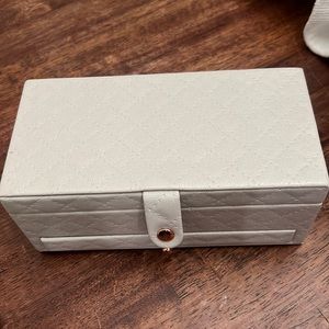 Pandora quilted jewelry box 7 x 3 x 3.5